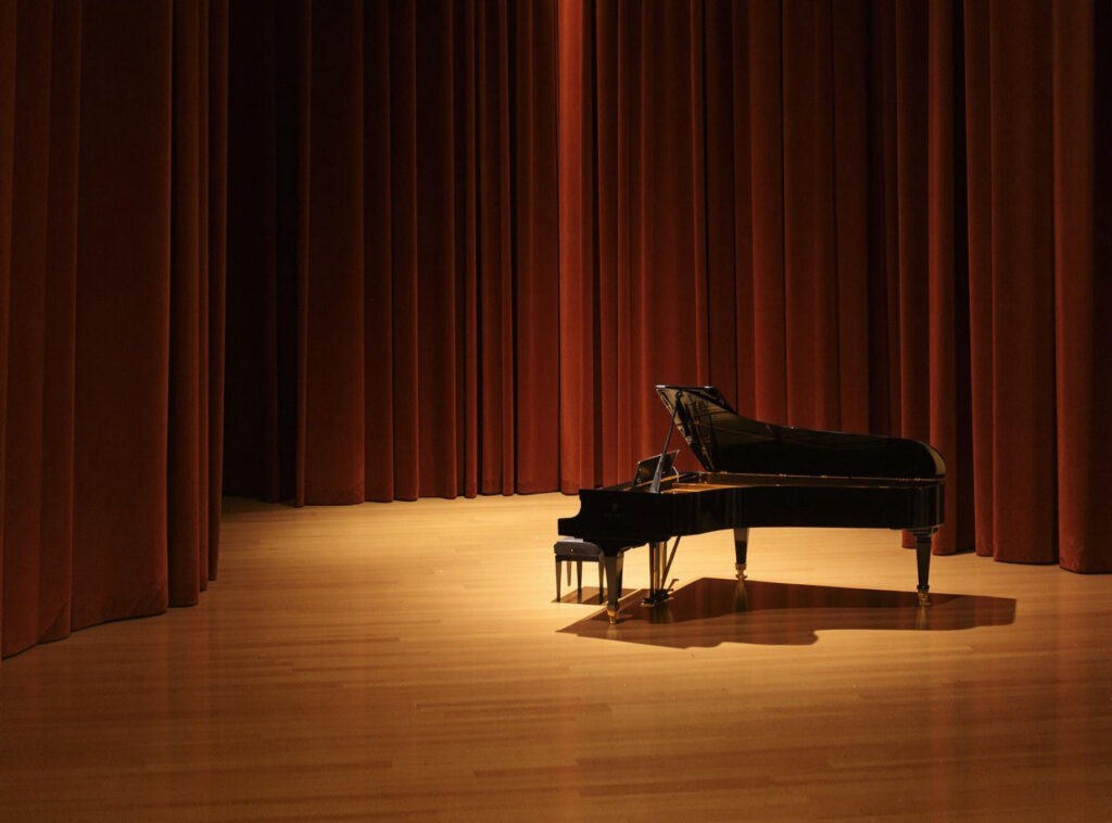 premium piano rent in Delhi